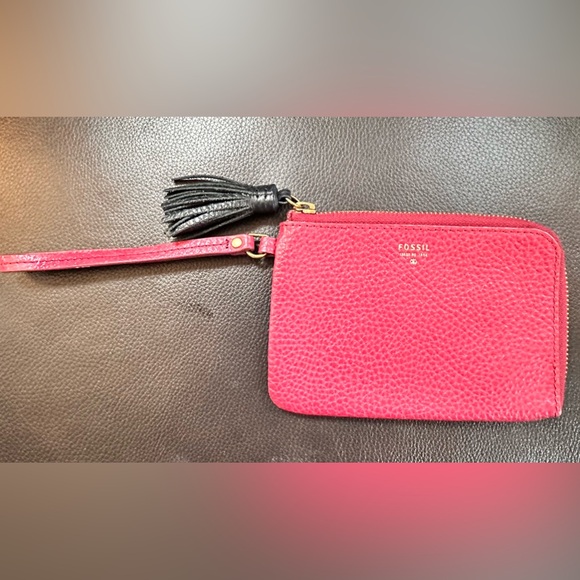 Fossil Pebbled Leather Wristlet Wallet Red W/ Black Tassel Zipper Pull - Picture 1 of 11